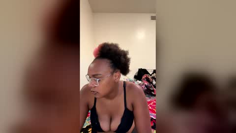 foxygoddess18 online show from May 9, 4:23 pm