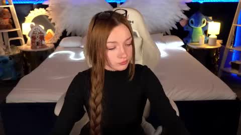 Maya online show from December 4, 2:04 pm