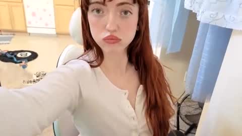 Snapshot of foxyredddd chatting on November 11, 11:16 pm beautiful blair online show from November 11, 11:16 pm