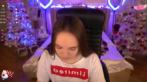 Snapshot of foxyshyyy chatting on December 18, 10:51 am Inna online show from December 18, 10:51 am