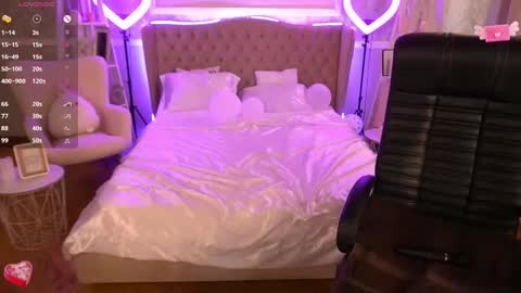 Snapshot of foxyshyyy chatting on March 8, 10:22 am Inna online show from March 8, 10:22 am