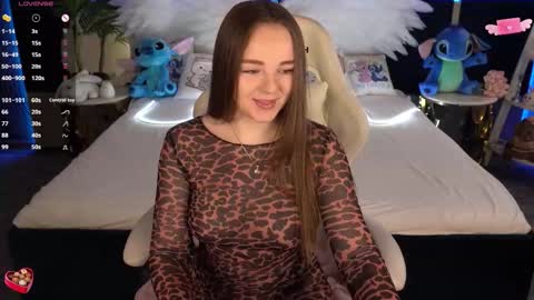 Snapshot of foxyshyyy chatting on October 9, 6:00 am Inna online show from October 9, 6:00 am