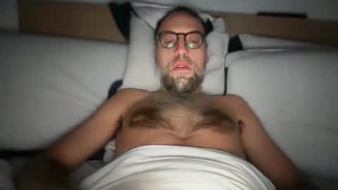 Snapshot of fra___ chatting on December 15, 11:36 am fra___ online show from December 15, 11:36 am