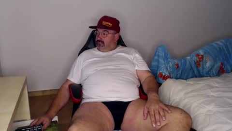 Snapshot of fraboys chatting on November 15, 7:27 am Fraboys online show from November 15, 7:27 am