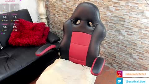 Snapshot of francesca_bbw chatting on February 8, 3:30 am online show from February 8, 3:30 am