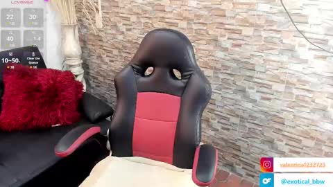 Snapshot of francesca_bbw chatting on February 11, 3:29 am online show from February 11, 3:29 am