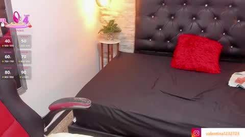 Snapshot of francesca_bbw chatting on October 18, 3:35 pm online show from October 18, 3:35 pm