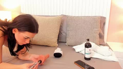 Snapshot of francesca_storm chatting on January 9, 3:36 am francesca 3 online show from January 9, 3:36 am