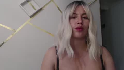 Snapshot of francescaasmith chatting on March 6, 1:16 am Francesca online show from March 6, 1:16 am