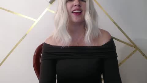 Snapshot of francescaasmith chatting on March 8, 1:39 am Francesca online show from March 8, 1:39 am