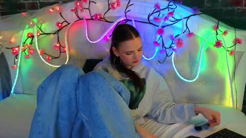 Marybrown eye Katy gray eye online show from March 15, 5:35 am