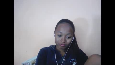 Snapshot of francine925426 chatting on October 23, 12:26 pm francine925426 online show from October 23, 12:26 pm