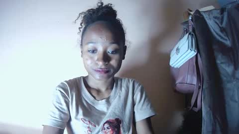 Snapshot of francine925426 chatting on October 26, 3:51 pm francine925426 online show from October 26, 3:51 pm