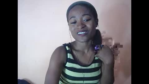 Snapshot of francine925426 chatting on November 15, 8:44 am francine925426 online show from November 15, 8:44 am