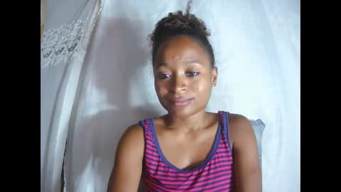 Snapshot of francine925426 chatting on November 26, 5:36 pm francine925426 online show from November 26, 5:36 pm