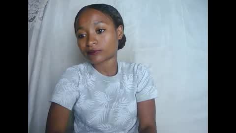 Snapshot of francine925426 chatting on December 15, 12:53 pm francine925426 online show from December 15, 12:53 pm