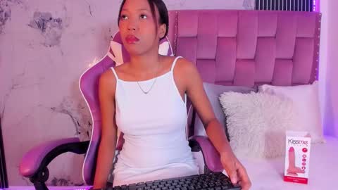 Snapshot of francis_leams chatting on September 22, 7:38 pm Laura online show from September 22, 7:38 pm