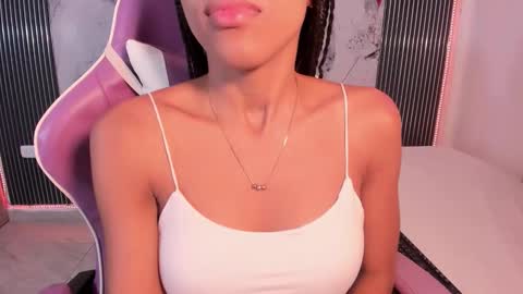 Laura online show from February 19, 7:32 pm