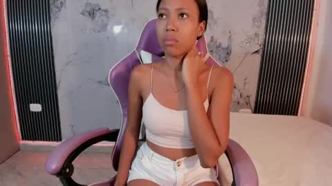 Laura online show from May 6, 7:30 pm