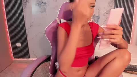 Laura online show from May 20, 7:42 pm