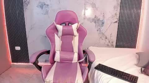 Laura online show from June 4, 7:31 pm