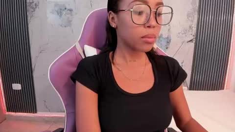 Laura online show from June 25, 7:29 pm