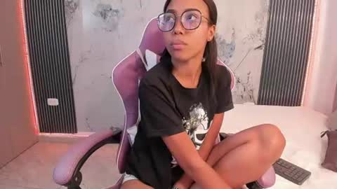 Laura online show from June 27, 7:30 pm