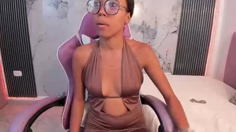 Laura online show from July 2, 7:20 pm