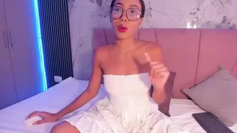 Laura online show from July 22, 7:27 pm