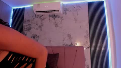 Laura online show from July 25, 7:00 pm