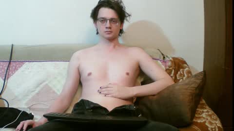 Snapshot of francisgray chatting on February 15, 10:06 pm Frank online show from February 15, 10:06 pm