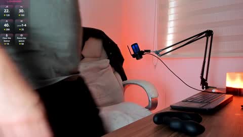 Snapshot of francodelacruz chatting on February 1, 12:16 pm Francum online show from February 1, 12:16 pm