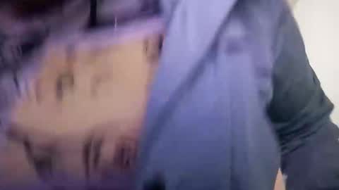 Snapshot of francy_froz chatting on March 4, 3:44 am francy froz online show from March 4, 3:44 am