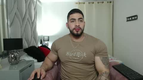 Snapshot of frank_foxx1 chatting on October 23, 4:56 am frank_foxx1 online show from October 23, 4:56 am