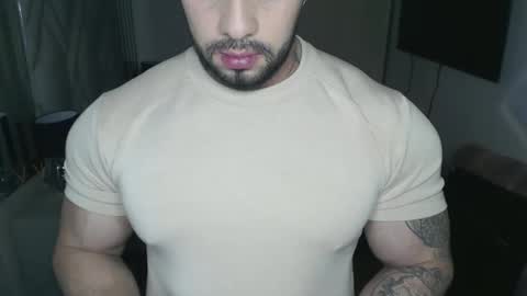 Snapshot of frank_foxx1 chatting on October 31, 2:23 am frank_foxx1 online show from October 31, 2:23 am