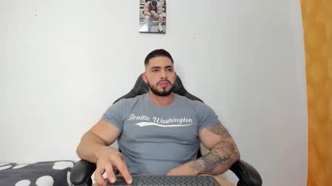 Snapshot of frank_foxx1 chatting on November 4, 2:43 am frank_foxx1 online show from November 4, 2:43 am