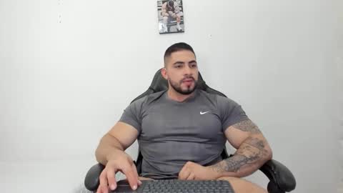 Snapshot of frank_foxx1 chatting on November 26, 4:02 am frank_foxx1 online show from November 26, 4:02 am