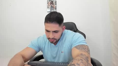 Snapshot of frank_foxx1 chatting on February 2, 5:06 am frank_foxx1 online show from February 2, 5:06 am