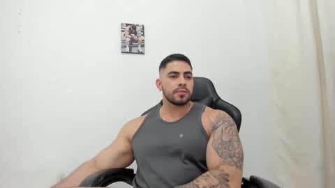 Snapshot of frank_foxx1 chatting on February 3, 6:22 am frank_foxx1 online show from February 3, 6:22 am