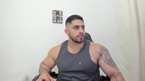 Snapshot of frank_foxx1 chatting on February 3, 6:40 am frank_foxx1 online show from February 3, 6:40 am