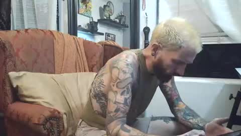Frankie DRay   LikeFollowShareBuild online show from June 18, 4:57 am