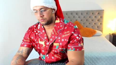 Snapshot of frankmyles01 chatting on December 24, 6:00 am frank online show from December 24, 6:00 am