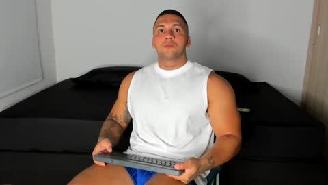 Snapshot of frankmyles01 chatting on January 22, 1:20 am frank online show from January 22, 1:20 am