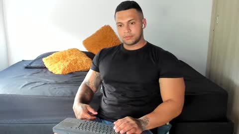 Snapshot of frankmyles01 chatting on February 13, 8:55 pm frank online show from February 13, 8:55 pm