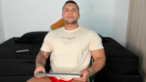 Snapshot of frankmyles01 chatting on February 15, 7:06 am frank online show from February 15, 7:06 am