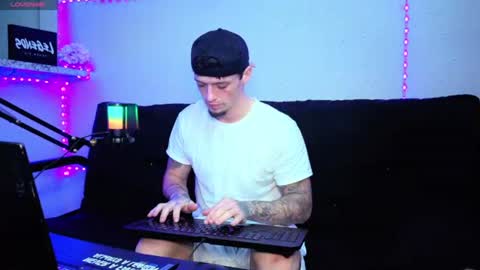 Snapshot of frankoafterdark chatting on November 5, 3:12 pm Franco online show from November 5, 3:12 pm