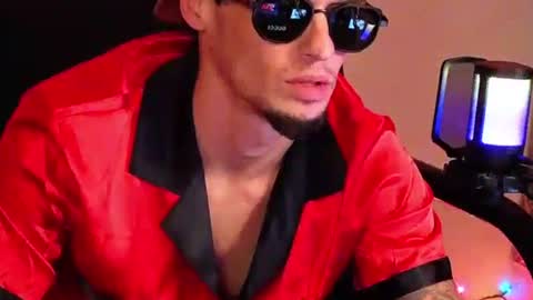 Snapshot of frankoafterdark chatting on November 18, 3:45 am Franco online show from November 18, 3:45 am