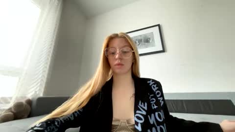 franny_fresh online show from February 28, 8:26 am