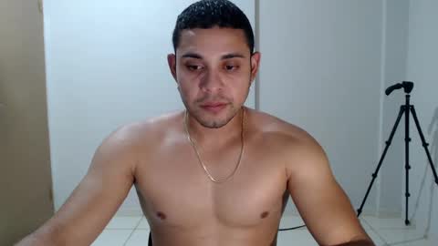 Snapshot of fransexxx69 chatting on February 25, 12:25 am Fransexxx online show from February 25, 12:25 am