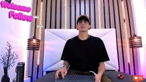 Snapshot of franvill_trato chatting on October 22, 7:13 pm Franvill trato online show from October 22, 7:13 pm